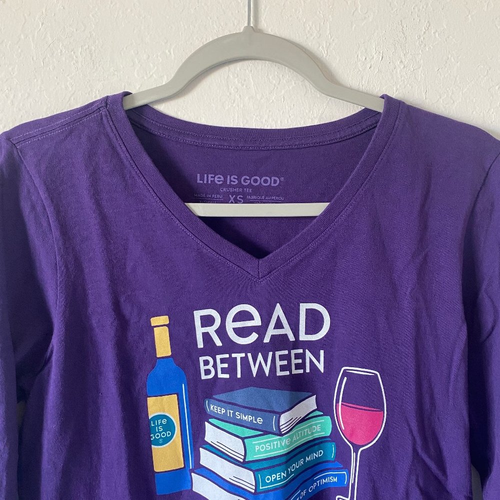 Life Is Good Womens Crusher Tee Size XS Read Between The Wines V Neck Shirt Top - Picture 2 of 10